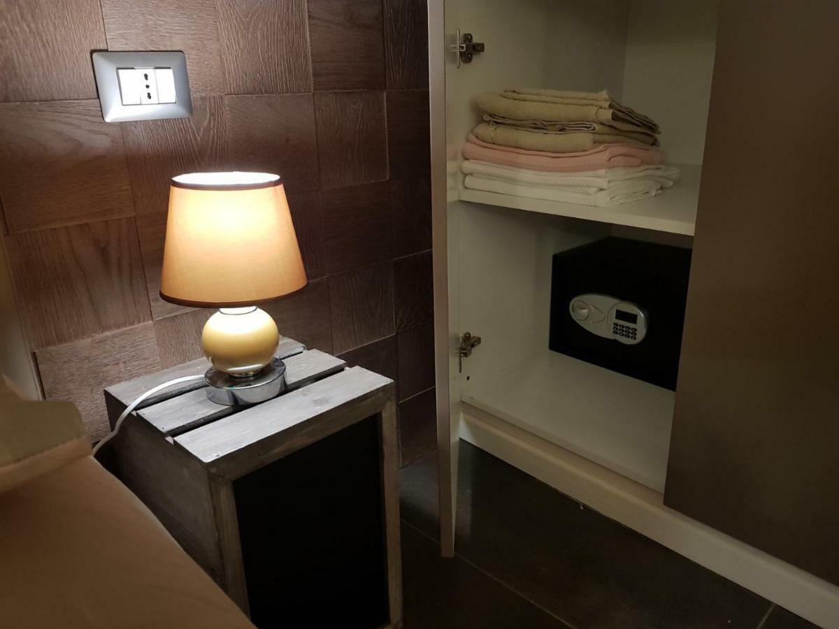 Home "Suite" Home نابولي المظهر الخارجي الصورة
